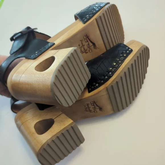 Dansko Black and Tan Sandals NWOT! - Picture 10 of 10